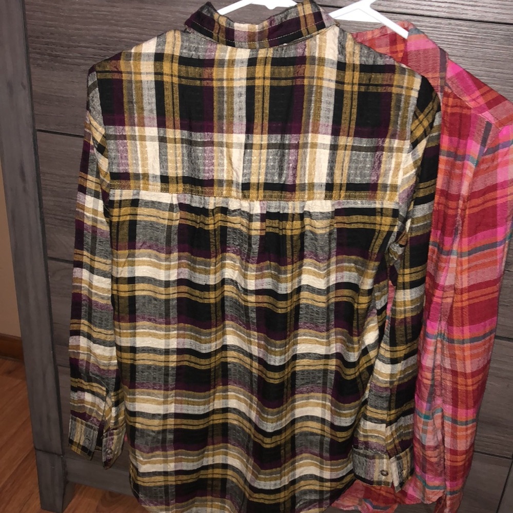 2 beachlunchlounge plaid shirts!❤️ - Picture 3 of 8
